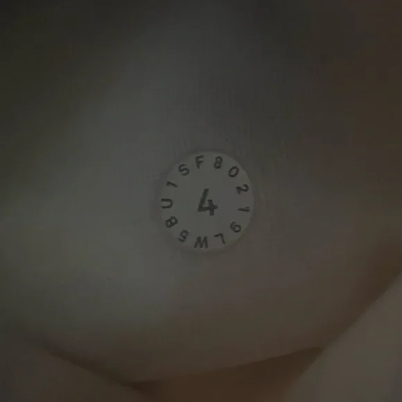 Lululemon High-Waisted White with mesh details Leggings Size 4 - Picture 9 of 10